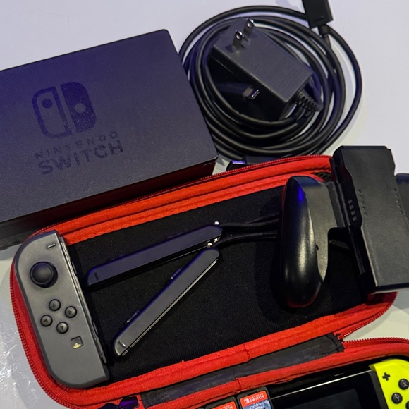 Nintendo Switch Console - Picture 1 of 3